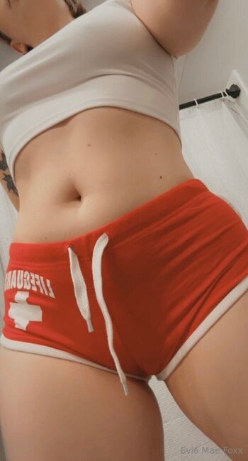 𝑬𝒗𝒊 / eviemaefoxx nude photo #17