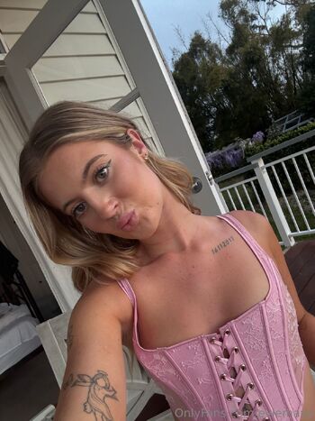 Evie / eviemayy nude photo #8