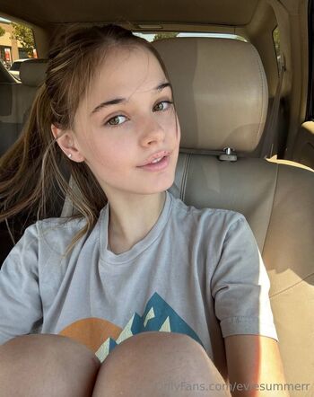Evie / eviesummerr / eviesummersss nude photo #17