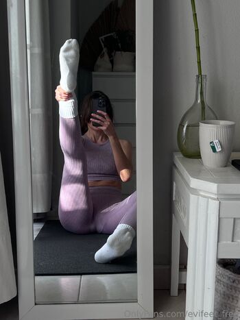 EviFeet Fre / evifeet_free nude photo #15