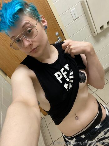 Ma / explicit_enby nude photo #17