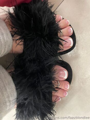 Kelssxx / faavblondiee nude photo #9