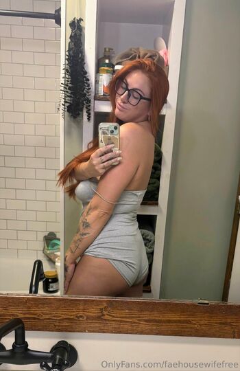 Fae Housewif / faehousewifefree nude photo #15