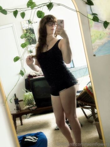 ｉｖｙ ちゃん ໒ / faeinflowers nude photo #13