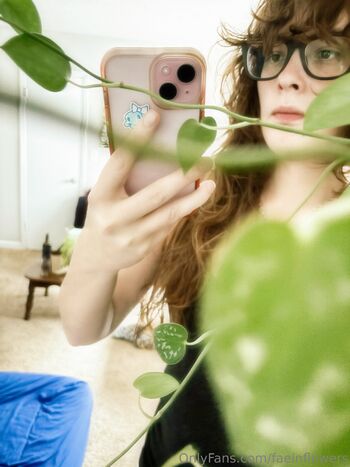 ｉｖｙ ちゃん ໒ / faeinflowers nude photo #14