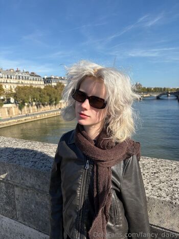 Meo / fancy_daisy nude photo #2