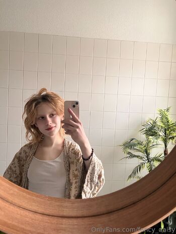 Meo / fancy_daisy nude photo #5