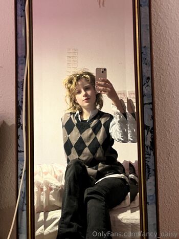 Meo / fancy_daisy nude photo #11