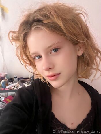 Meo / fancy_daisy nude photo #14