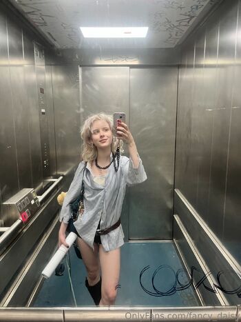 Meo / fancy_daisy nude photo #22