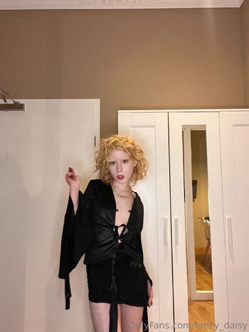 Meo / fancy_daisy nude photo #30