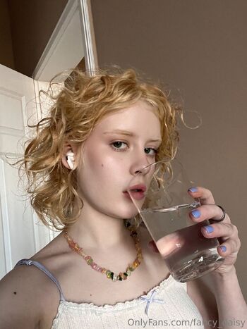 Meo / fancy_daisy nude photo #38