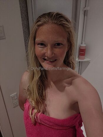 Farmgir / farmgirl nude photo #22