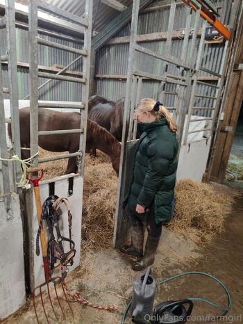 Farmgir / farmgirl nude photo #26