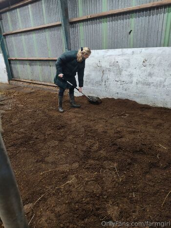 Farmgir / farmgirl nude photo #27