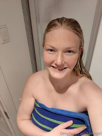 Farmgir / farmgirl nude photo #30