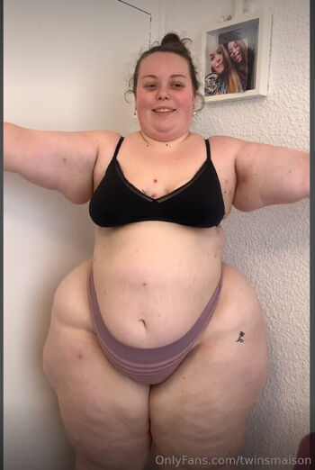 RO LU FAT BIG AS / fatbigasstwins nude photo #32