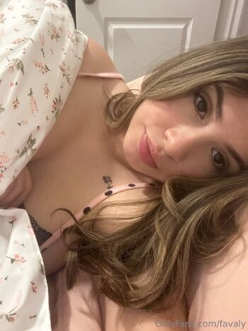 aly / favaly nude photo #34