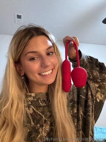 Ambie Bambie FREE / favoritelittlesecret nude photo #27