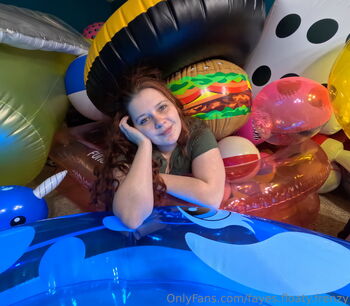 Fay / fayes.floaty.frenzy nude photo #4