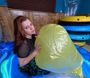 Fay / fayes.floaty.frenzy nude photo #5