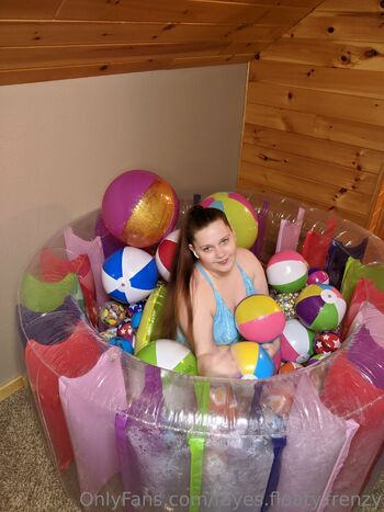 Fay / fayes.floaty.frenzy nude photo #12