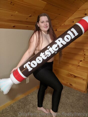 Fay / fayes.floaty.frenzy nude photo #13