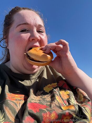 Lacey Palme / feedinglacey nude photo #5