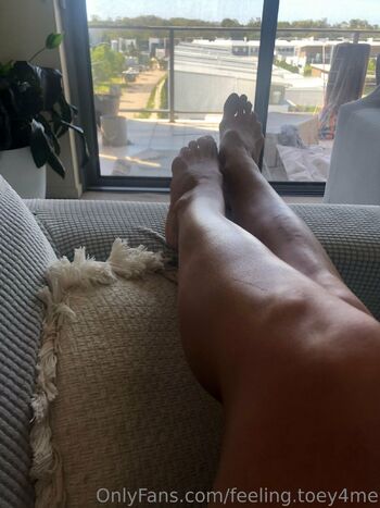 x Evee / feeling.toey4me / azriel.fetish_ nude photo #1