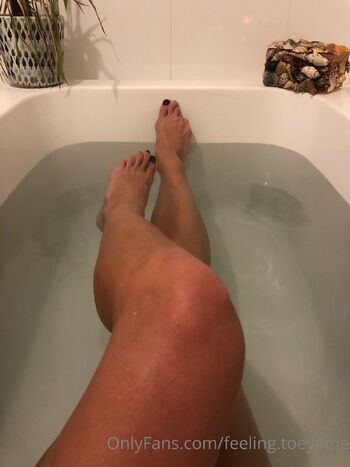 x Evee / feeling.toey4me / azriel.fetish_ nude photo #12