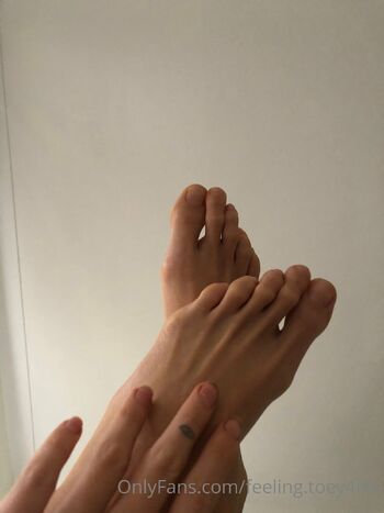 x Evee / feeling.toey4me / azriel.fetish_ nude photo #15