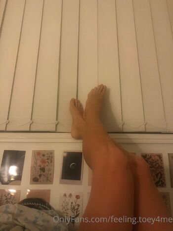 x Evee / feeling.toey4me / azriel.fetish_ nude photo #25