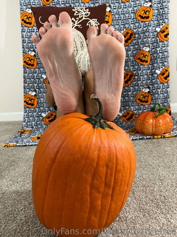 Tootsi / feetbytootsiefree nude photo #3