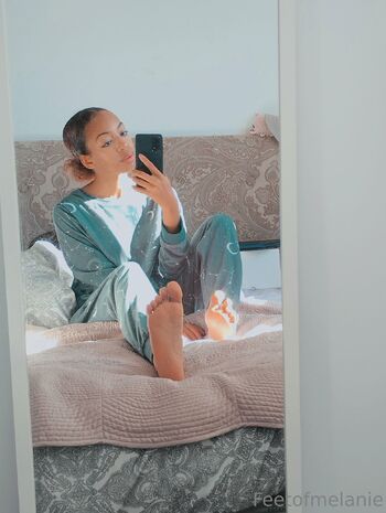 Princess Melani / feetofmelanie nude photo #2