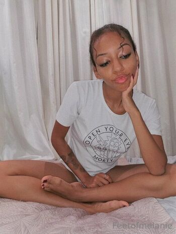 Princess Melani / feetofmelanie nude photo #10