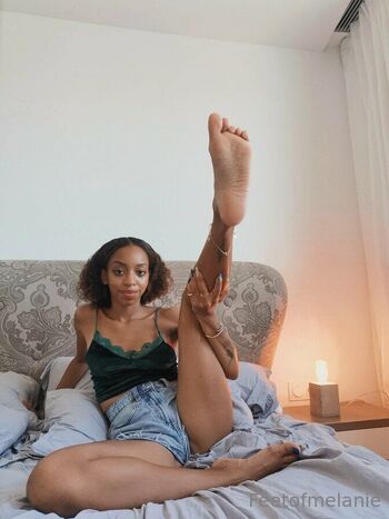 Princess Melani / feetofmelanie nude photo #14