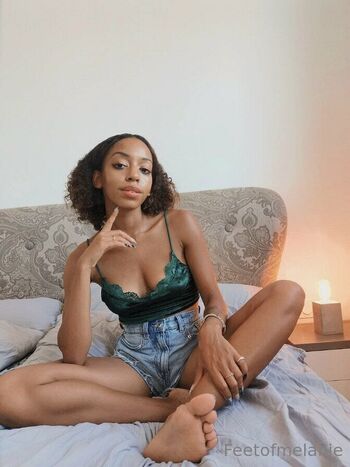 Princess Melani / feetofmelanie nude photo #18