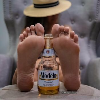 FeetUpWithCy / feetupwithcyn nude photo #15