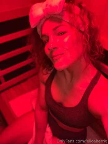 Felice Herri / feliceherrig nude photo #2