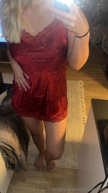 Your personal playdoll is online now / feliciafireball nude photo #1