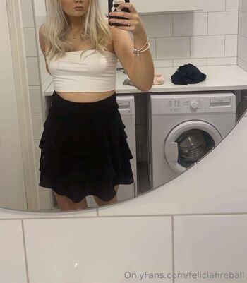 Your personal playdoll is online now / feliciafireball nude photo #9