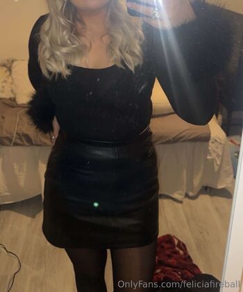 Your personal playdoll is online now / feliciafireball nude photo #13