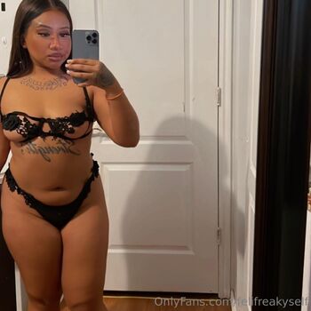 LETS FACETIME / felifreakyself nude photo #7