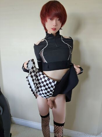 Skyli / femboyskylie nude photo #13