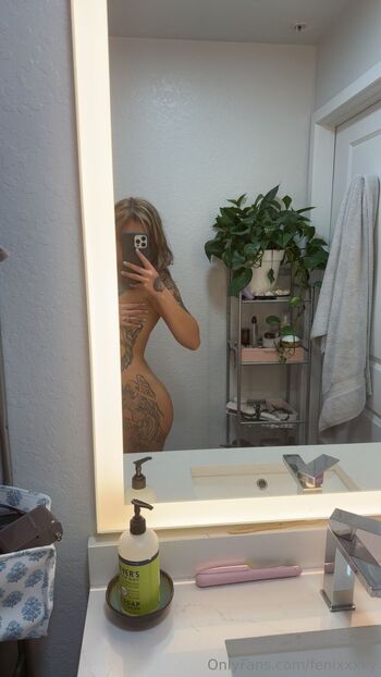 KY FENI / fenixxxky nude photo #24