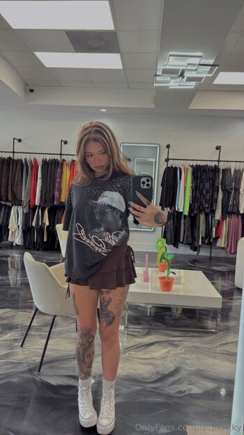 KY FENI / fenixxxky nude photo #36