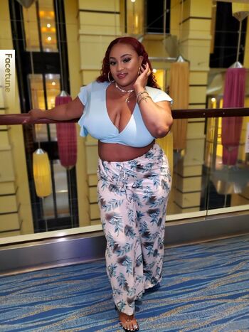 Fineapple / fineapple_diva nude photo #2