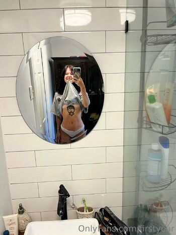 SEXT ME PLEASE NEED NEW MA / firstyear nude photo #3