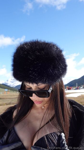 MERI / fit.que.en nude photo #6