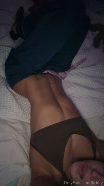 Presle / fitbby nude photo #6